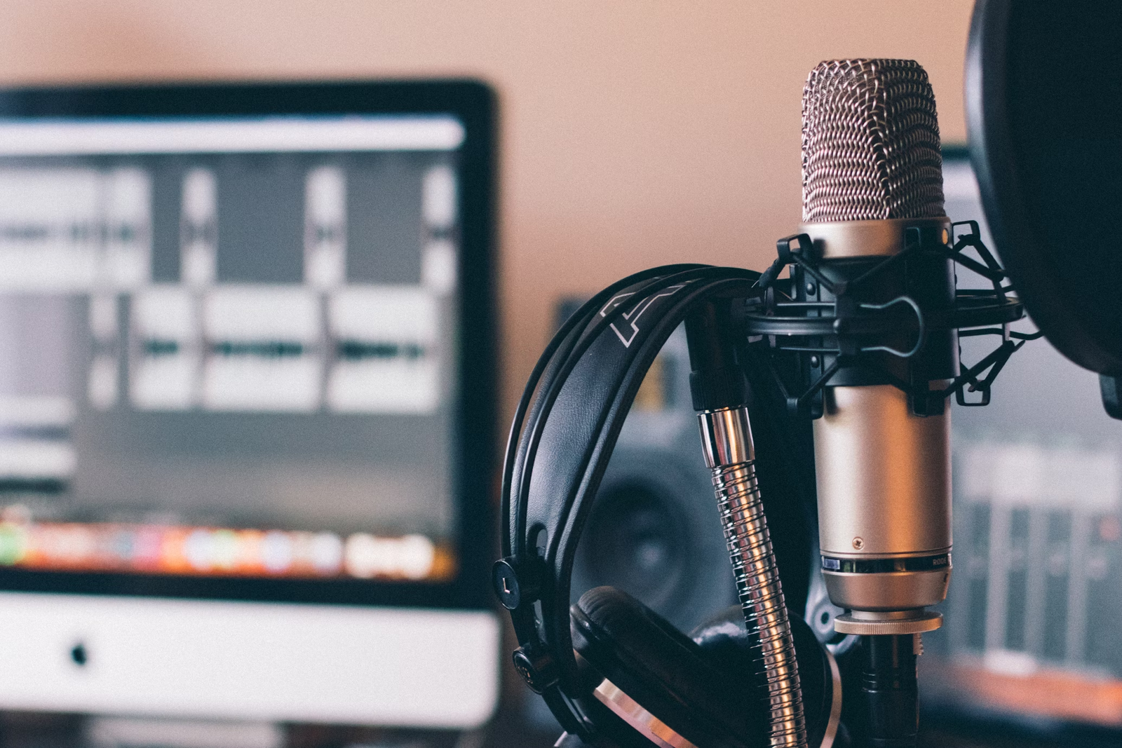 A Beginner’s Guide to Podcast Studio Equipment Leasing